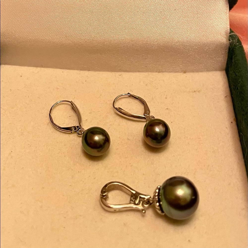 Quinn’s Tahitian Black Pearls.